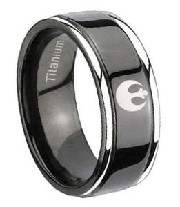 2015-02-06 10_58_25-Amazon.com_ 8MM Titanium Star Wars Grooved Black IP Silver Edged Engraved Ring S